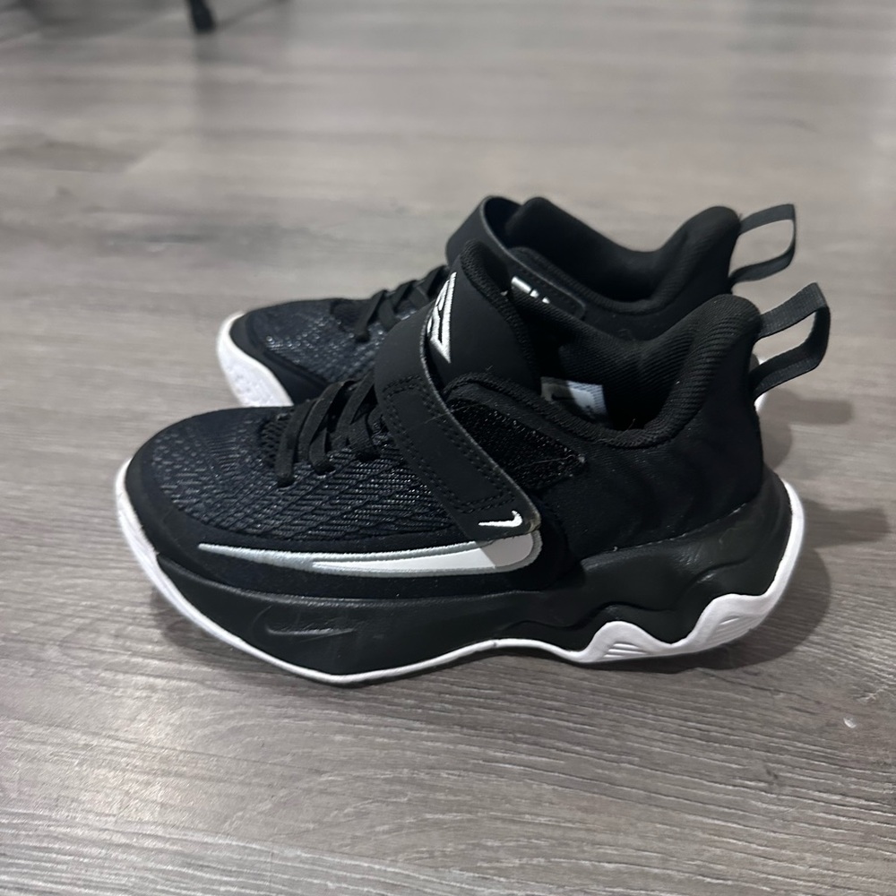 Kids Black and White Nike Basketball  - Nike - Giannis Immortality 4